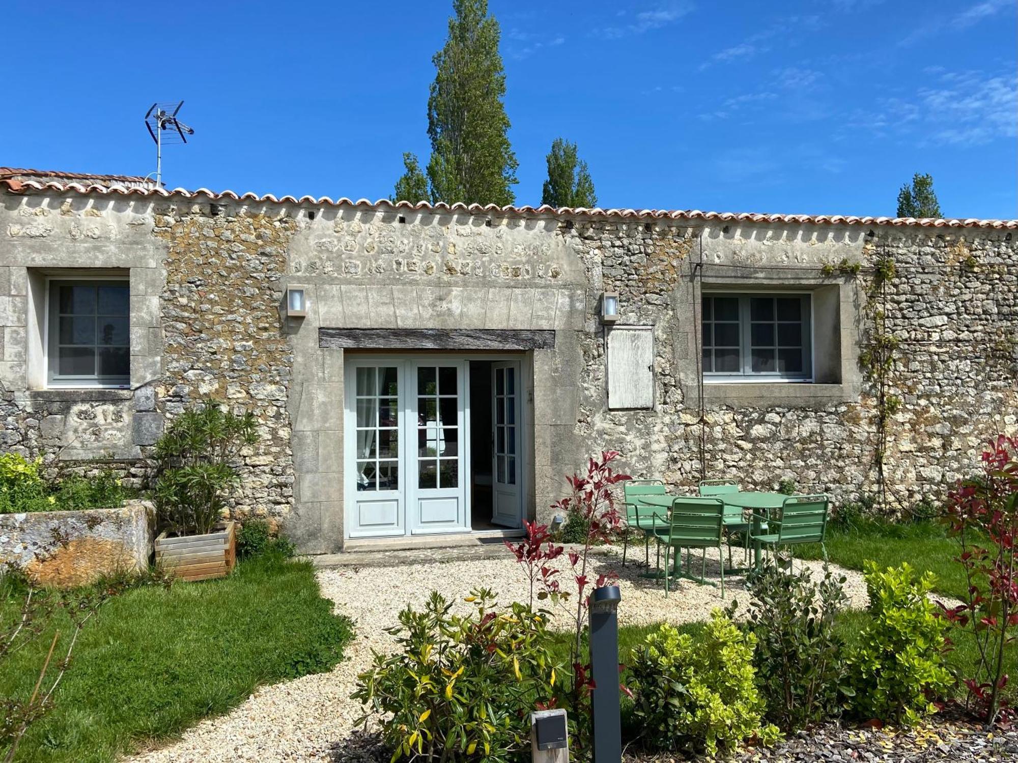 Chateau De Feusse Saint-Just-Luzac Luaran gambar